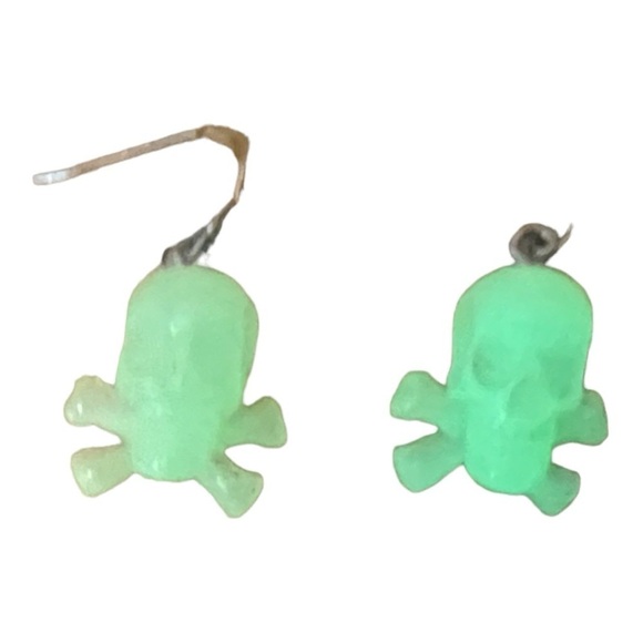 GLOW IN THE DARK SKULL EARRINGS VINTAGE 90’s HALLOWEEN PIRATE GOTH - Picture 1 of 10